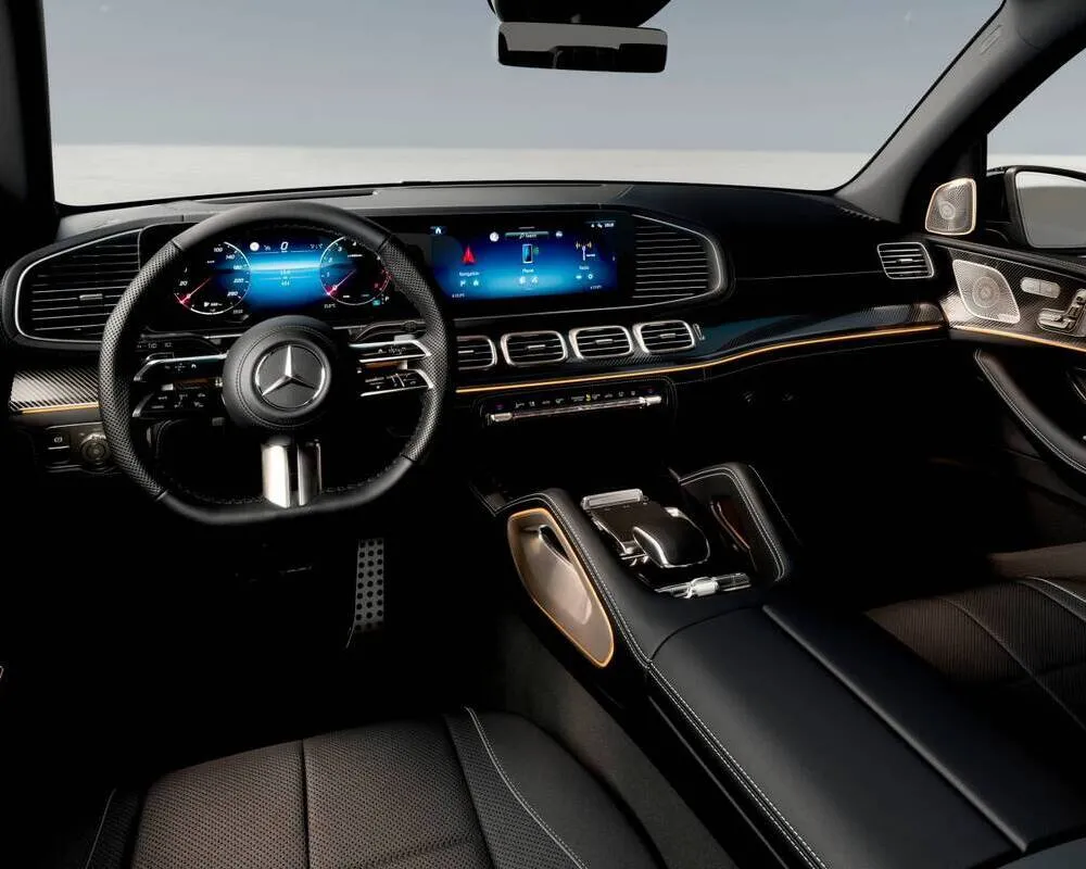 Широкоекранний кокпіт MBUX