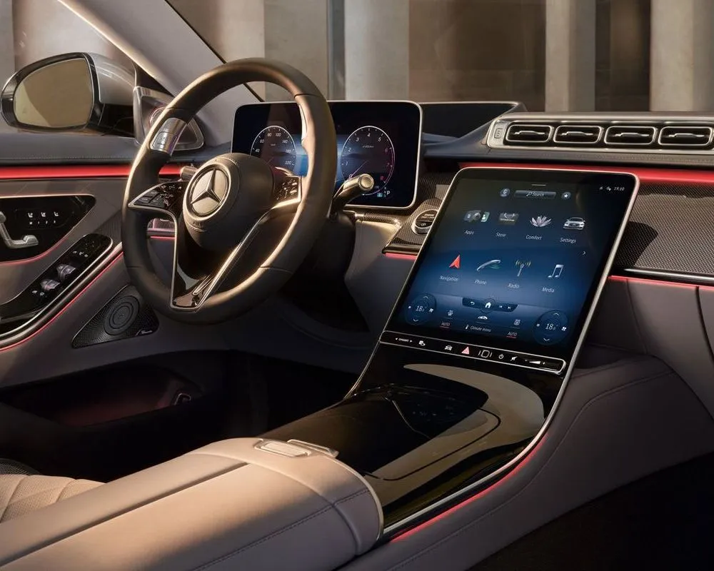 Великий OLED-дисплей