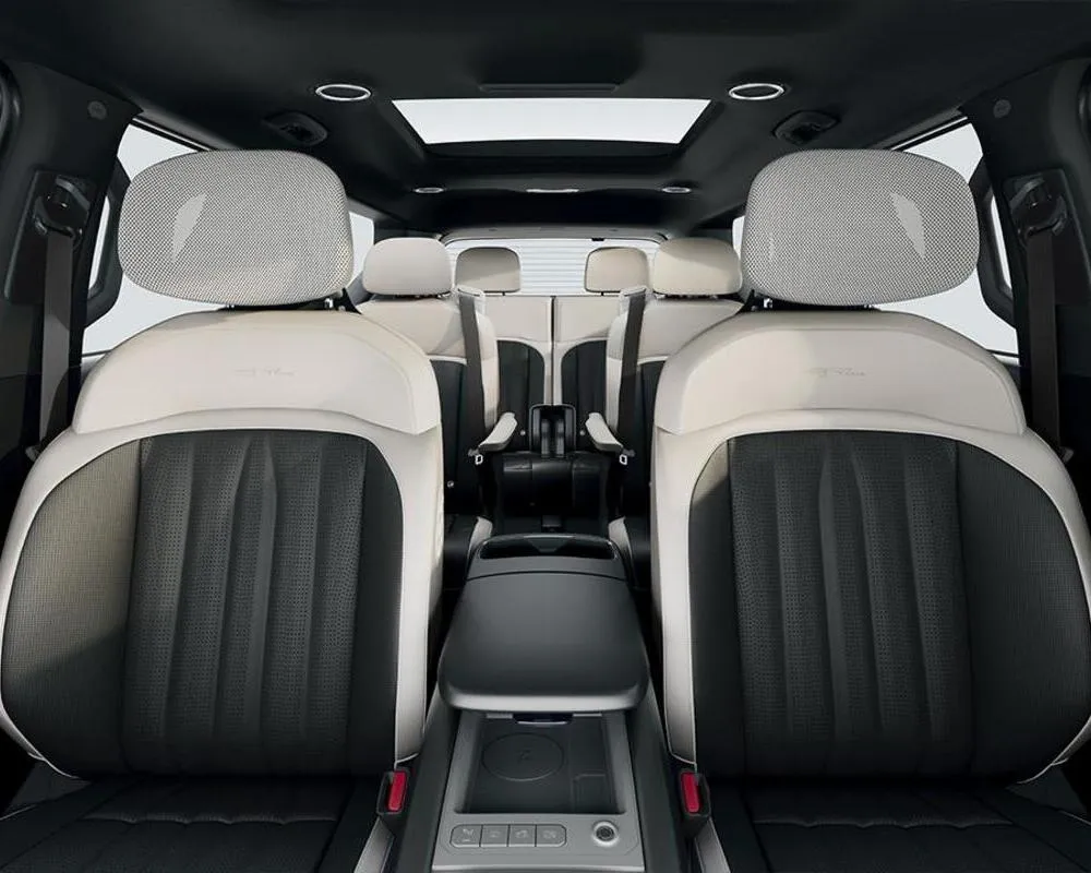 Просторий салон